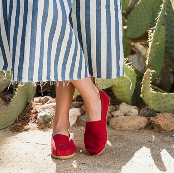TOMS Red Classic Canvas Slip-On Size 9 Alpargata - Picture 4 of 10